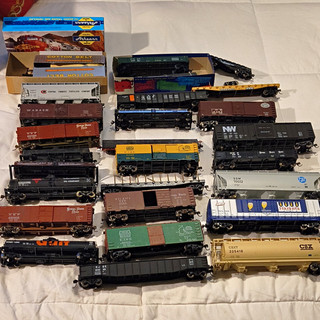 Athearn HO Scale 1:87 19pc Mixed Lot Cotton Belt Freight Cars Box Tank Hopper