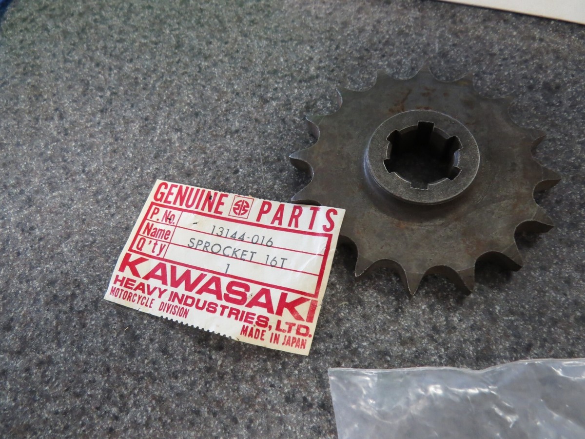 NOS Kawasaki 16T Engine Sprocket C2 F3 1966 F1 1967 F2 71 F21