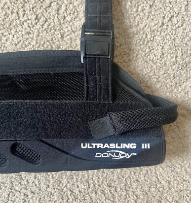 Donjoy Ultrasling III Black Adjustable Arm Sling - No Pillow Adult