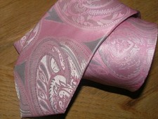 NEW WT 39.99 BRAND Q TIE  POCKET SQUARE 100 MICROFIBER PINK PAISLEYS 0893