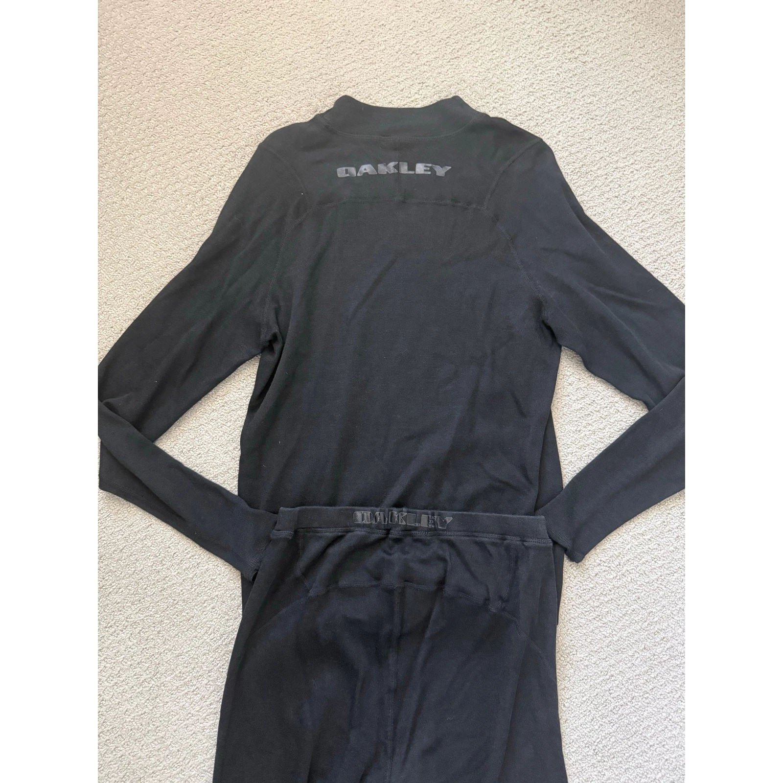Oakley Black Base Layer Set Mens L Compression Top Pants Thermal Athletic
Opens in a new window or t