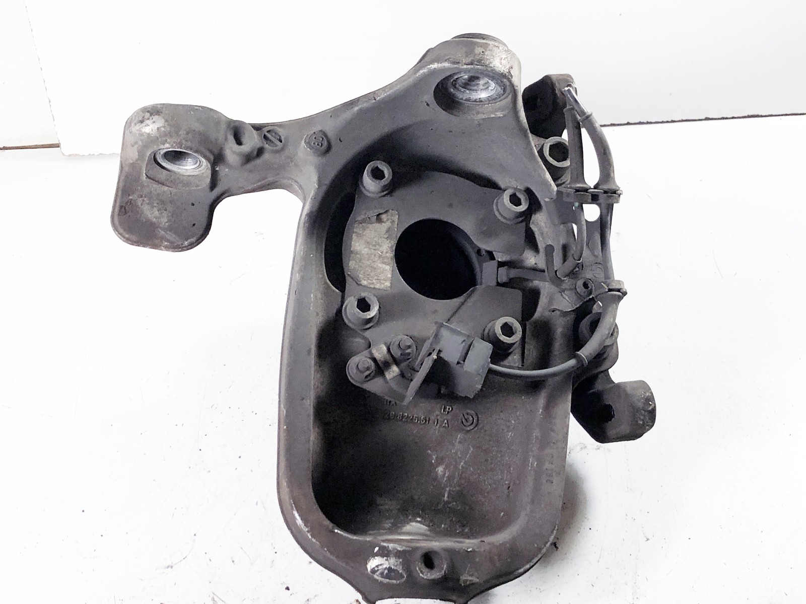 09-13 Maserati Quattroporte M139 Front Right Passenger Spindle Knuckle M145 10