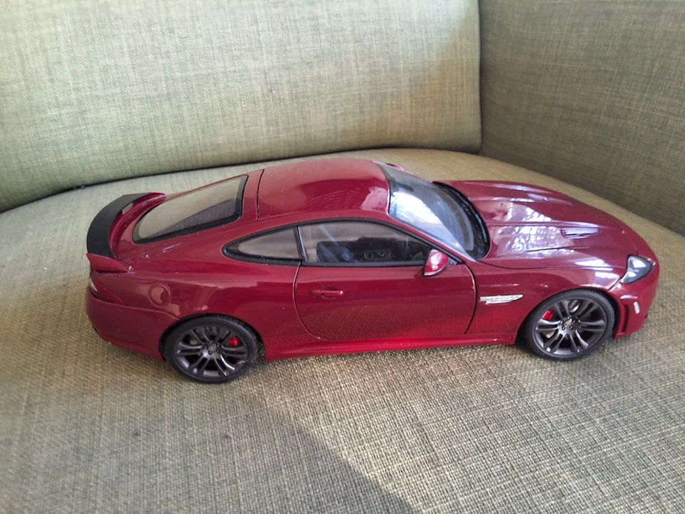 Jaguar XK Autoart 1/18 - Immagine 4 di 4