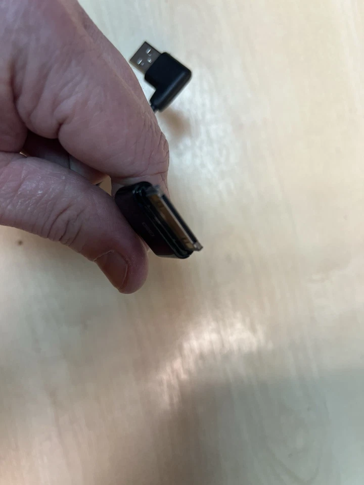 Kensington Charge and Sync USB to 30 pin cable K67780WW - Image 3 of 4