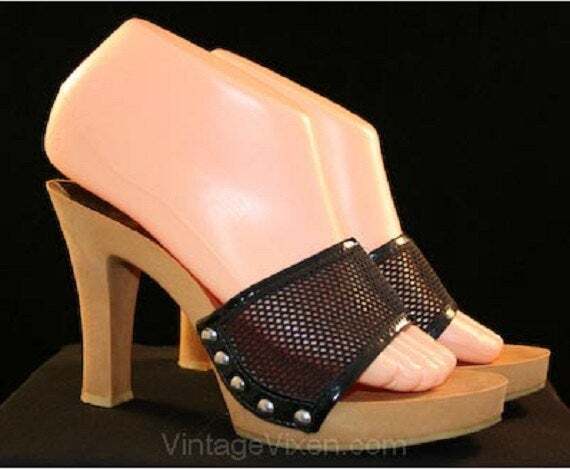 Size 7 Shoe - Vintage Vixen 1960s Black Studs Sandal - Sexy Fish