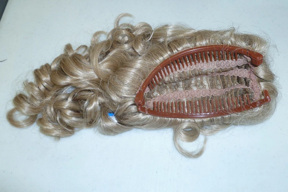 Pieza de pelo cola de caballo rizada clip de plátano "Cassie" 14" (sin estirar) Foto 2 de 4