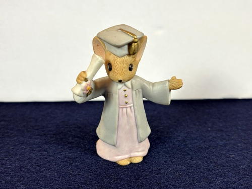Vintage Enesco 1984 ~ Ragazza Topo Antropomorfa Laureata
