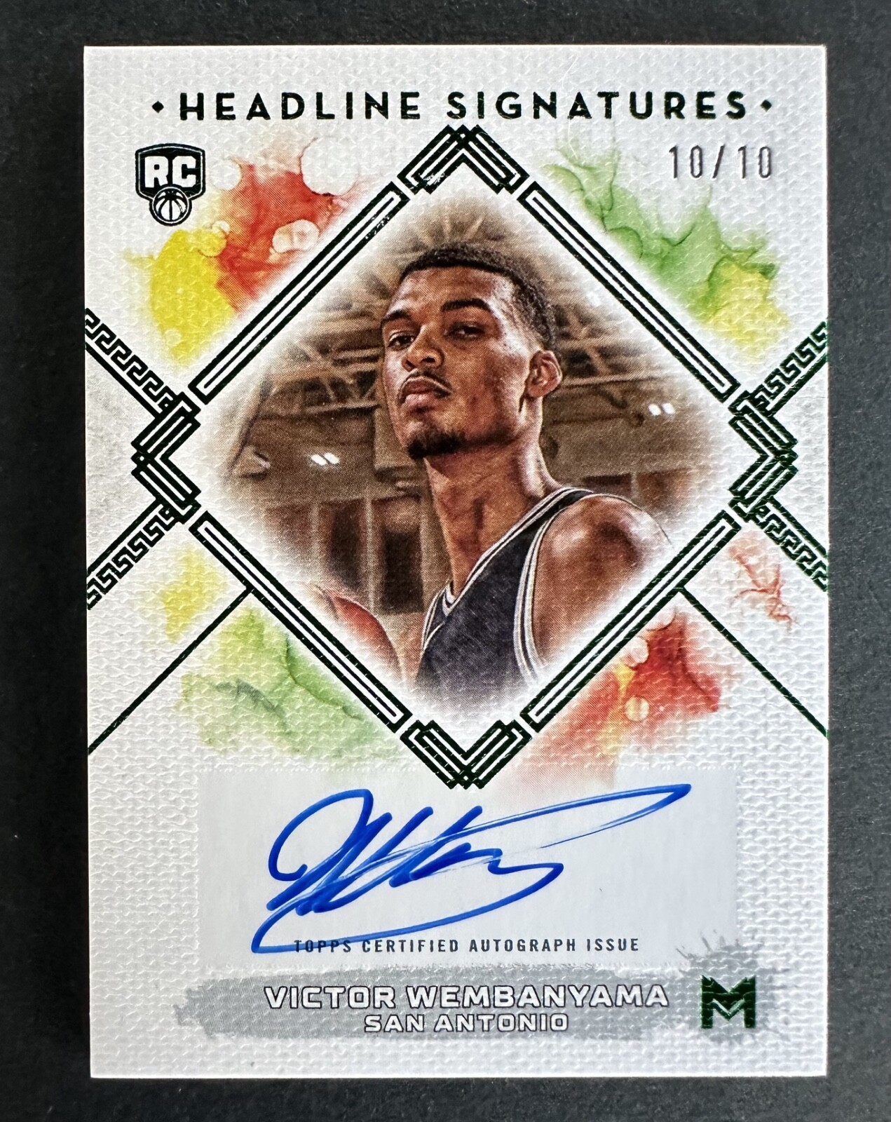 2023-2024 Topps Motif Victor Wembanyama Headline Signatures Auto RC Green /10