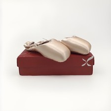 Capezio Women s Developpe #5 Shank Pointe Sho...