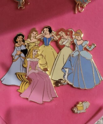 Disney DLR Pink Velvet Heart Princess 5 Pin Box Set HTF VERY RARE