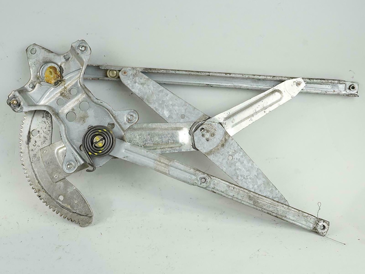 1998 - 2002 Toyota Corolla Window Regulator Door Front Passenger 