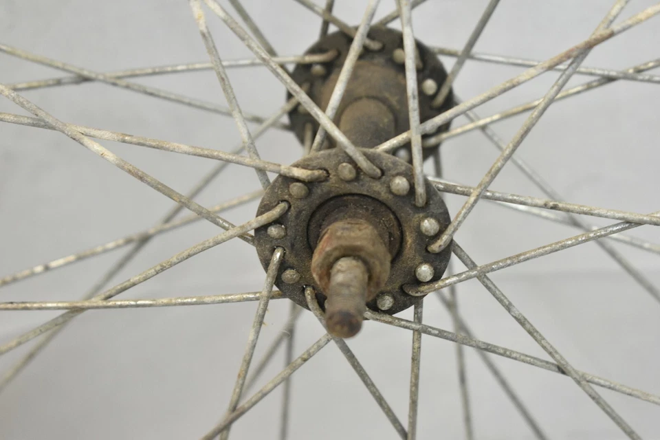 Переднее 26-дюймовое колесо и ступица горного велосипеда Weinmann 519 серебристые OLW100 18 мм 36S AV серебристые - Изображение 3 из 4