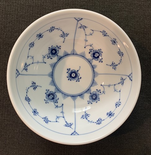 Royal Copenhagen Blue Fluted Plain Porcelain Bowl #454, Hand painted - Picture 3 of 7