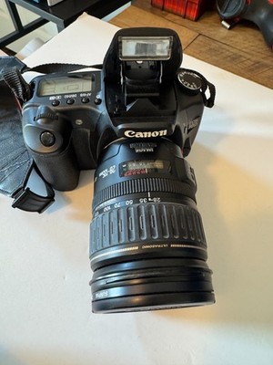 Canon EOS 30D DS126131 Digital Camera + EF Zoom: 28-135 Zoom, 2 batteries