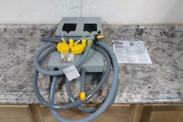 Diversey D04379 4 GPM 2 Chemical Dilution Control Dispenser