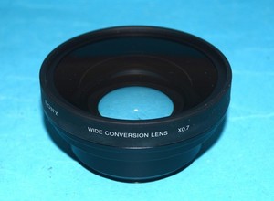 SONY WIDE COVERSION LENS VCL-HG1758 WITH BOTH FRONT AND REAR CAPS AND POUCH (B).