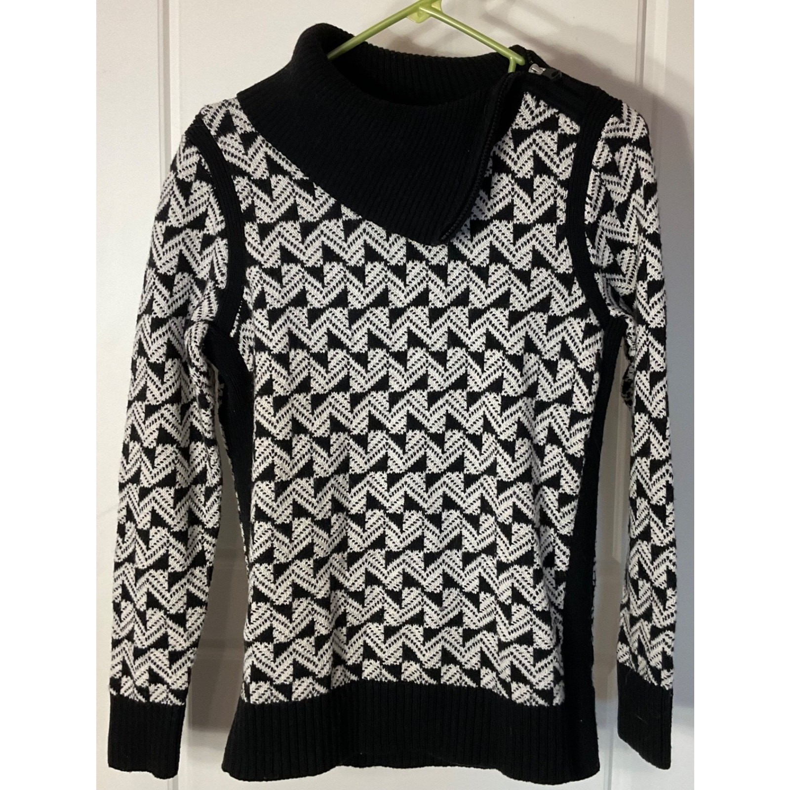 Talbots Black & White Split Neck Convertible Coll… - image 1