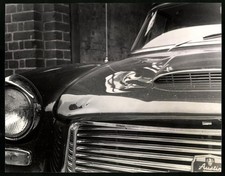 Photograph Austin Westminster, Dented Bonnet of an English Austin W 