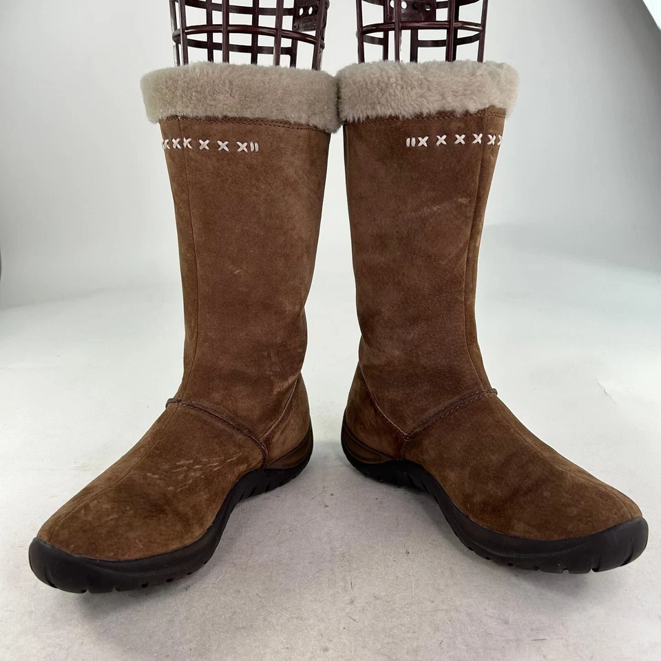 Botas altas de gamuza forradas de lana Helly Hansen para mujer EE. UU. 8 marrón puntada SAGA invierno Foto 3 de 4