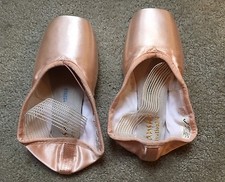 Sansha Ovation 3/4 shank pointe shoes Size 8 xx