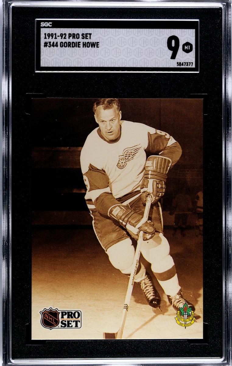 91-92 Pro Set Card # 344 MR HOCKEY GORDIE HOWE GRADED 9 DETROIT