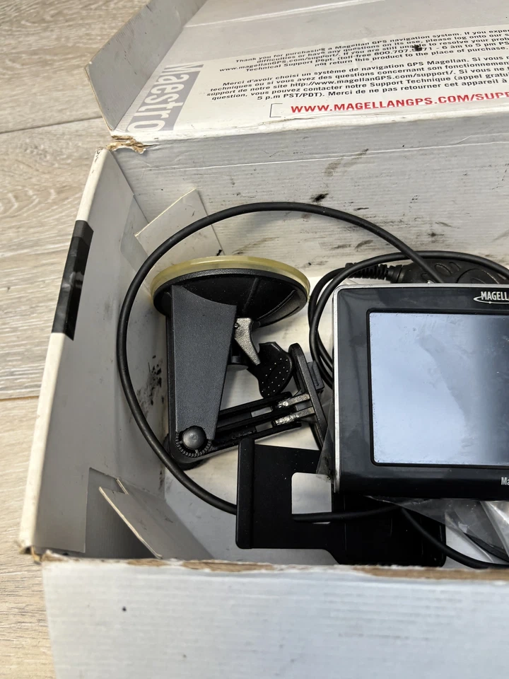 Magellan Maestro 5310 5-Inch Portable GPS Navigator Used - Image 3 of 4