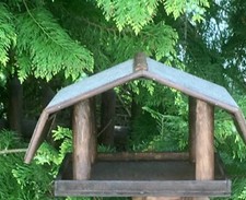 Vogel- und Futterhaus groß und voll Überdacht