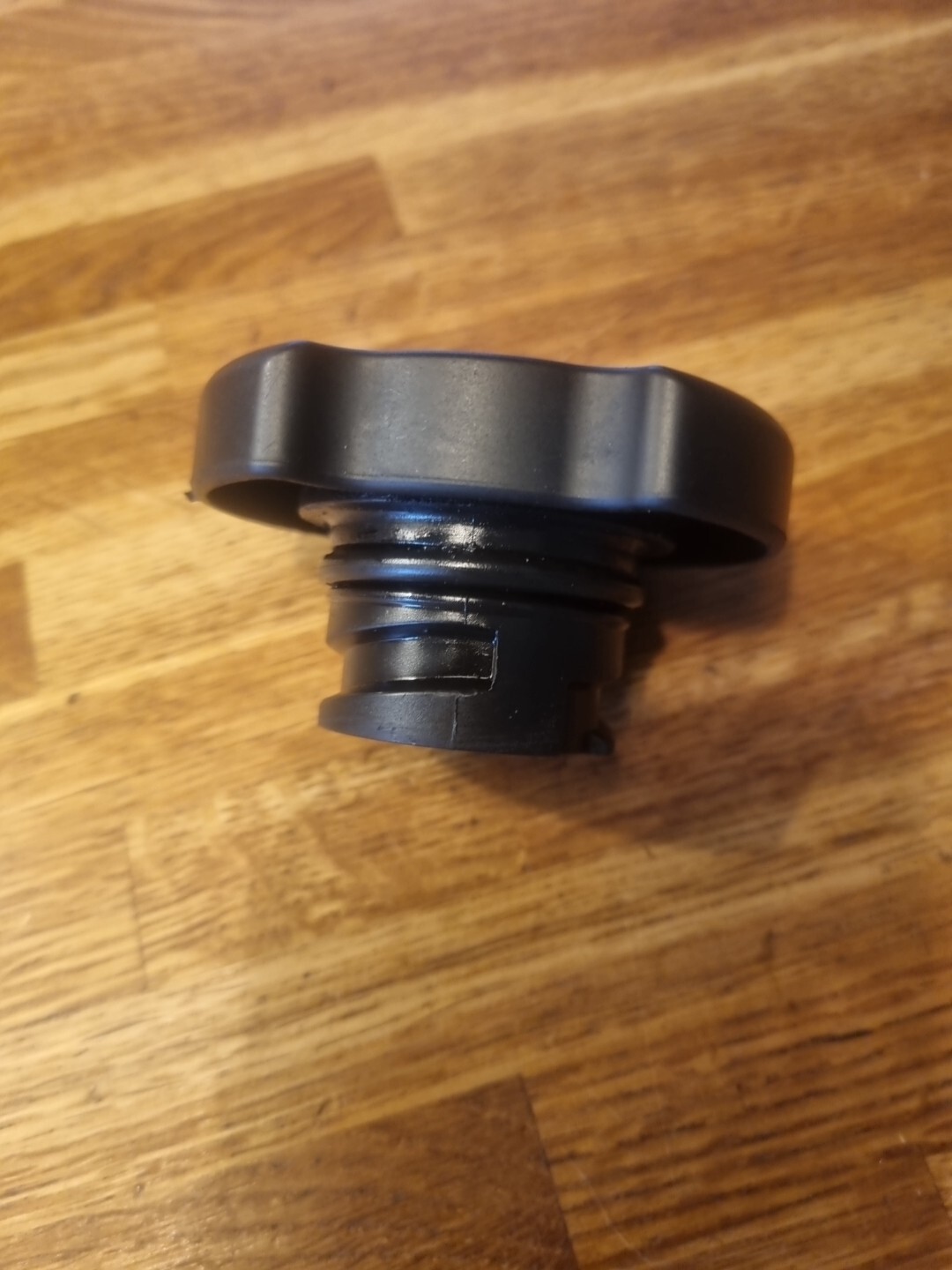 OIL FILLER CAP Jaguar XF XJ6 XType SType 20012010/Discovery 3/4