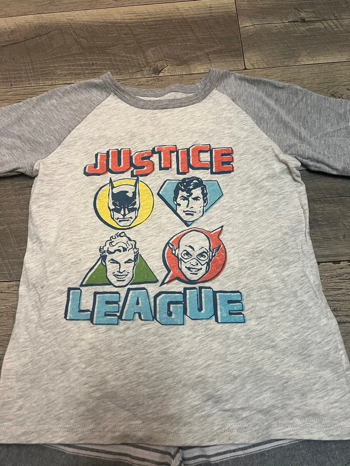 Conjunto de shorts listrados Jumping Beans com camisa de super-herói da Liga da Justiça meninos 8 - Imagem 3 de 4