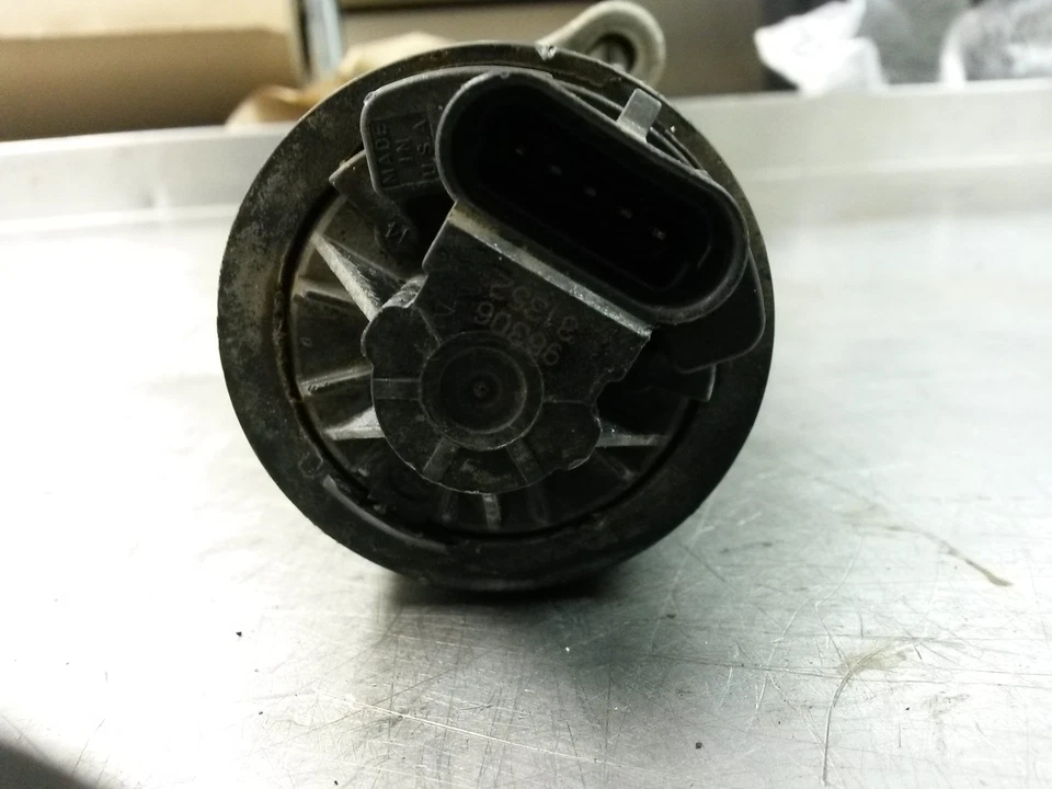 Válvula EGR de 1996 Pontiac Grand Am 2,4 Foto 3 de 4