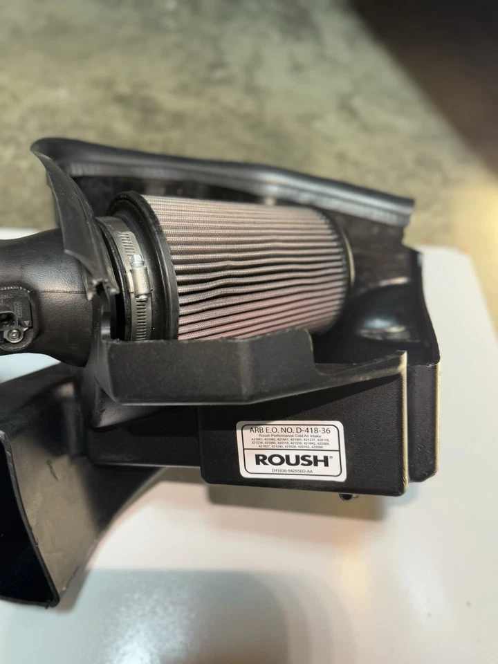 Kit de sistema de admisión de aire frío Roush 421240 para Ford Mustang 2011-2014 3,7 L V6 Foto 2 de 4