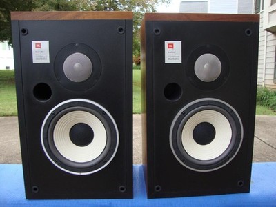 Nice JBL L46 2-Way Floor Speakers 1(x) woofer not Working