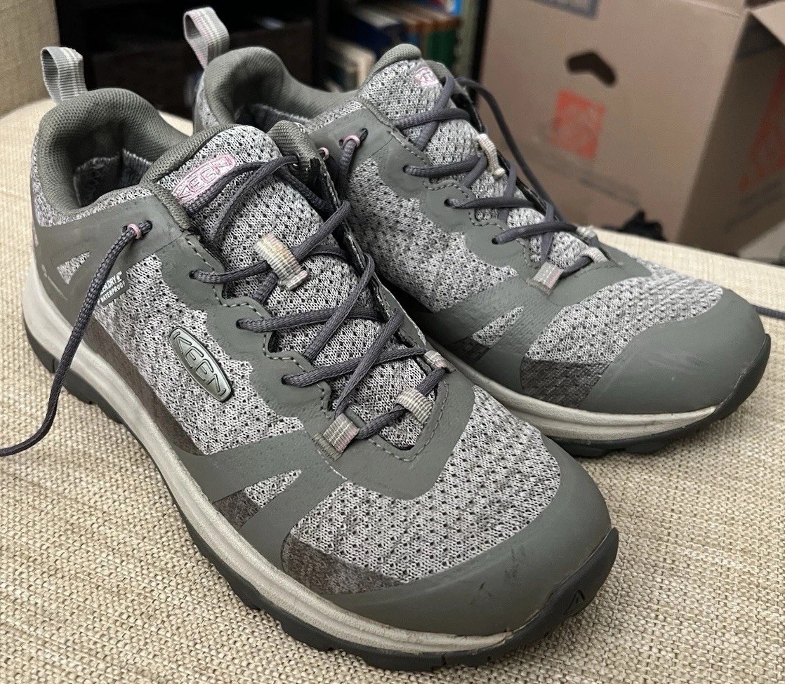 Scarpe da trekking Keen Terradora II impermeabili da donna taglia 9 basse grigio rosa