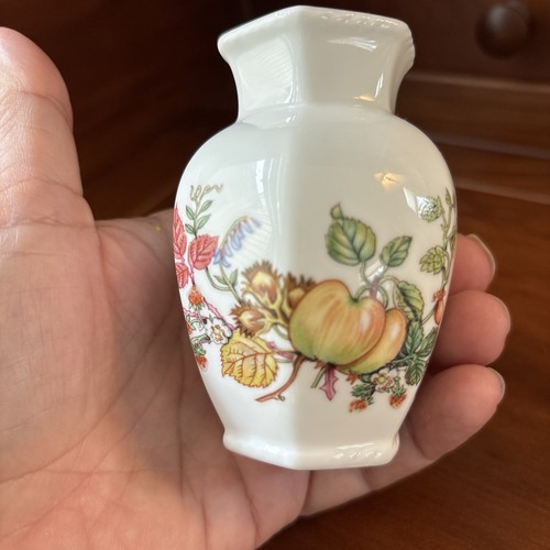 Vintage Hammersley English Fine Bone China Vase CER-15