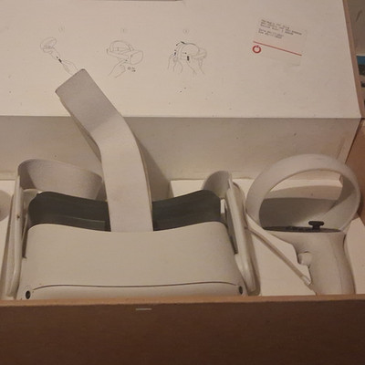 Meta Quest 2 Standalone VR Headset White w/ 2 Motion Controllers