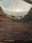 Pyrex 443 Black White Gooseberry 2 1/2 QT quart Cinderella Mixing Bowl