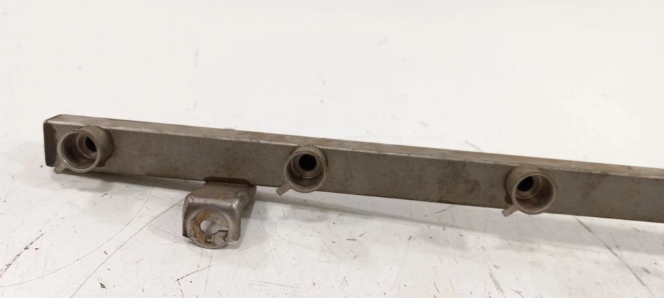 Barra de montaje de inyector de inyección de riel de combustible Volkswagen Rabbit 2006 2007 2008 2009 Foto 4 de 4