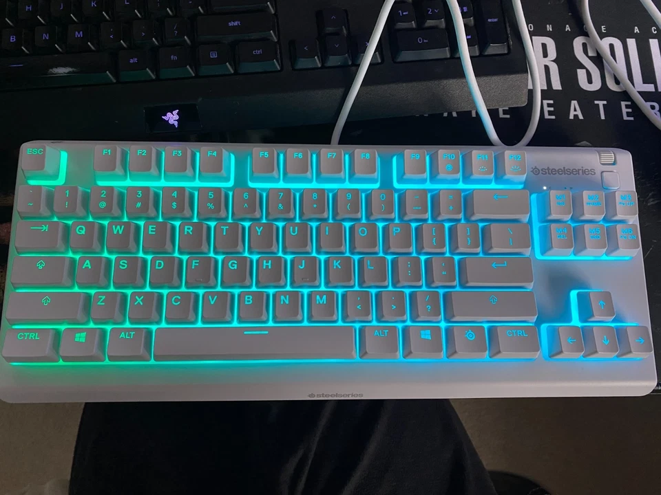 SteelSeries Apex 3 TKL  Gaming Keyboard White - Image 4 of 4