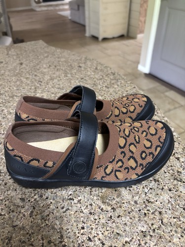 Alegria TRAQ Qwik Smart Shoes Leopard Slip On Comfort Shoes Womens Sz  36-US 5.5