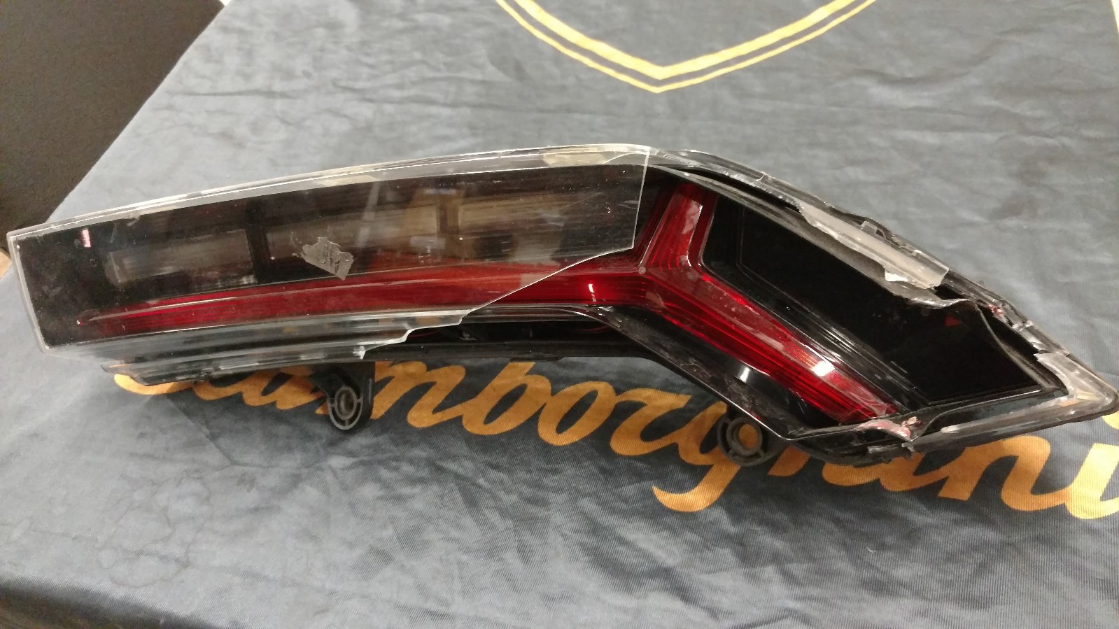 LAMBORGHINI HURACAN PASSENGER RIGHT SIDE TAIL LIGHT OEM 4T0945096