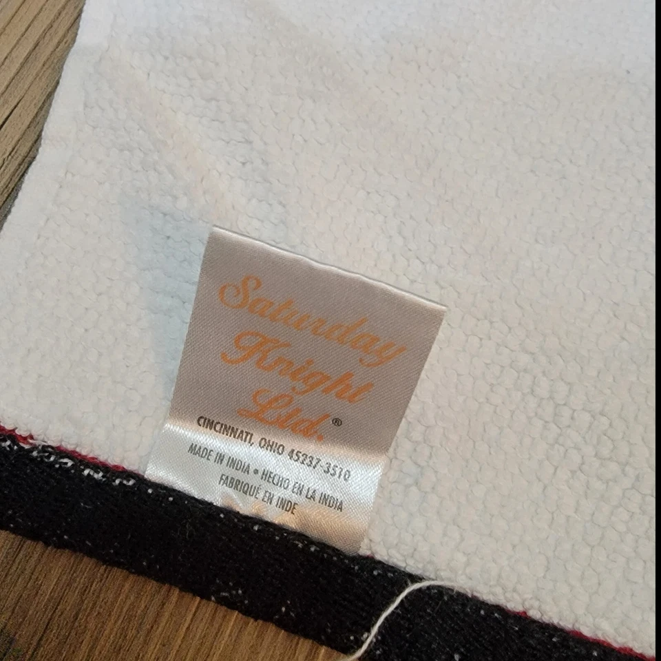 Saturday Knight Ltd. 高跟鞋动物印花毛巾,白色 16 英寸 x 11 英寸白色  — 第 3/4 张图片