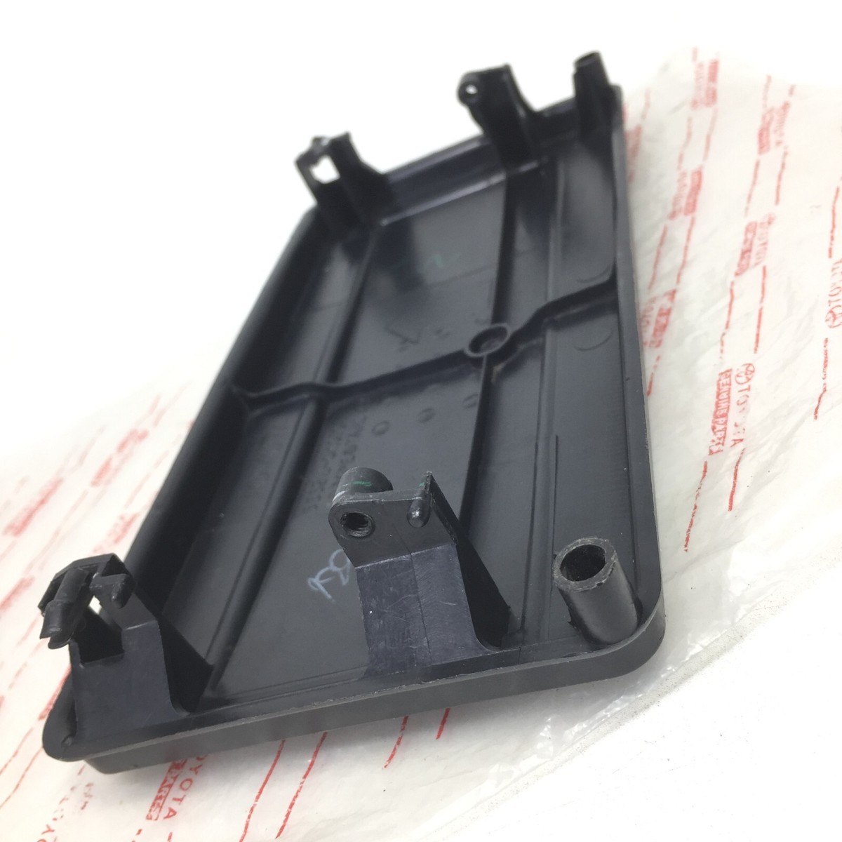 Cover Radio Tuner Opening 55522-0K010 Toyota Corolla 18J ZZE122