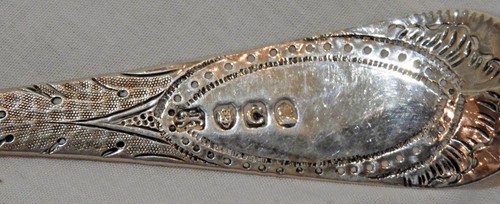 Late 1790s English Repousse Sterling Silver Berry Serving Spoons in Case - Picture 6 of 9