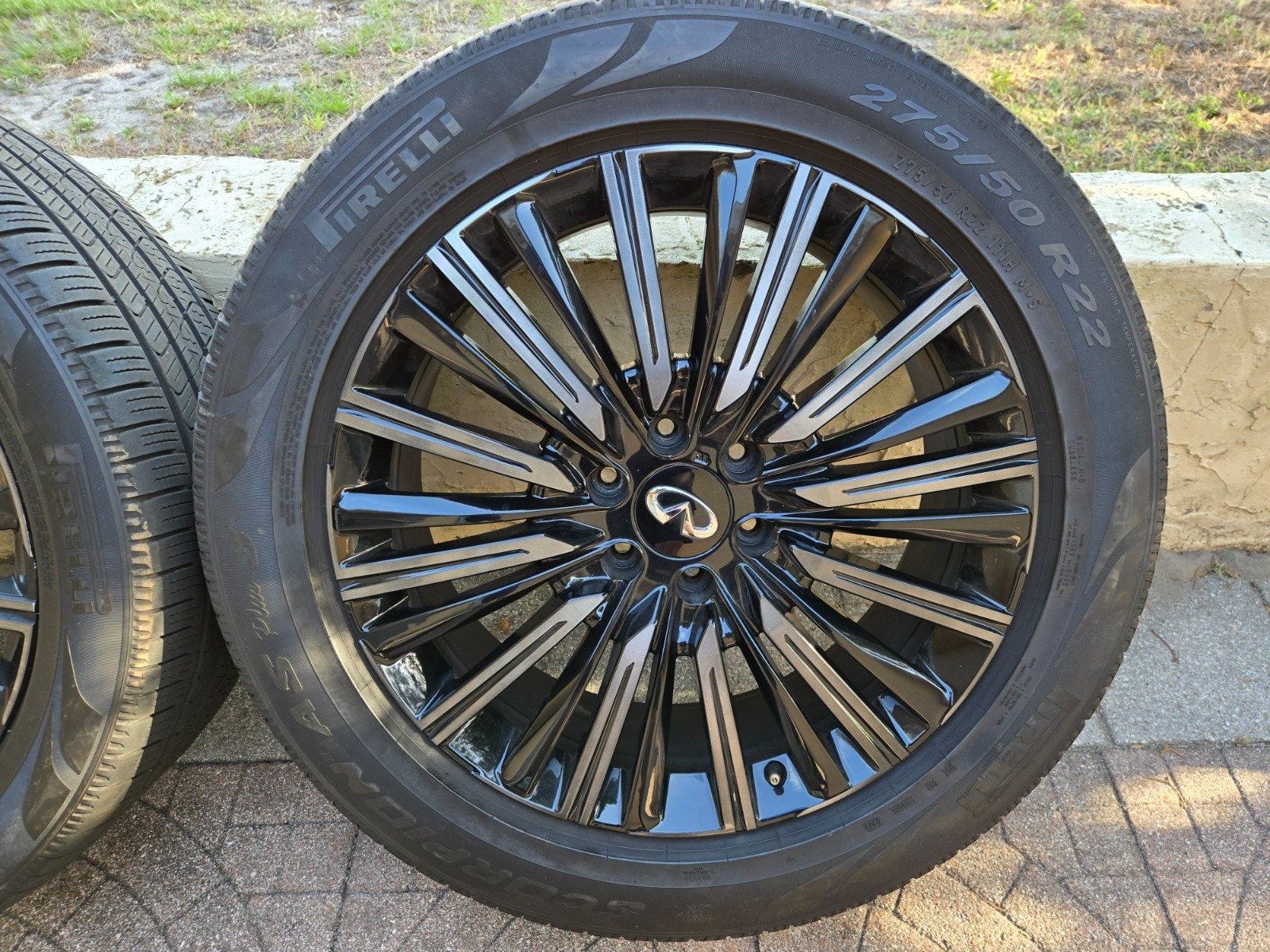 WHEEL RIMS AND TIRES  2019-21 INFINITI QX80 22" OEM RIMS AND TIRES (SET OF 4)