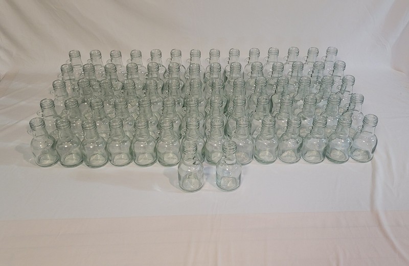 No Reserve. pallet of 5000 Clear Glass Maple Syrup. 3.4 oz / 100 ML  bottles