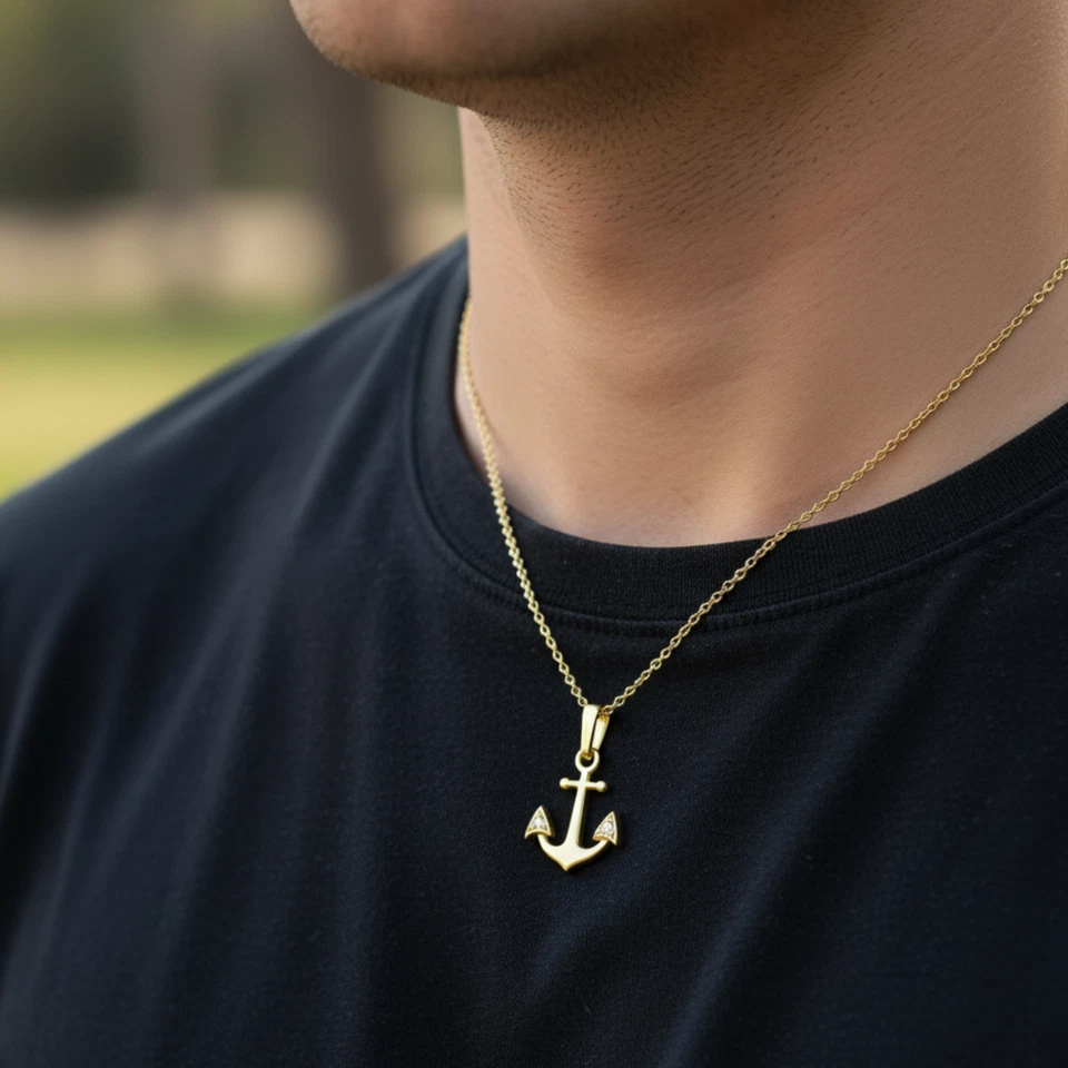 Colgante de ancla de moissanita de corte redondo de 0,020 quilates para hombre en plata de ley 925 y chapado Foto 2 de 4