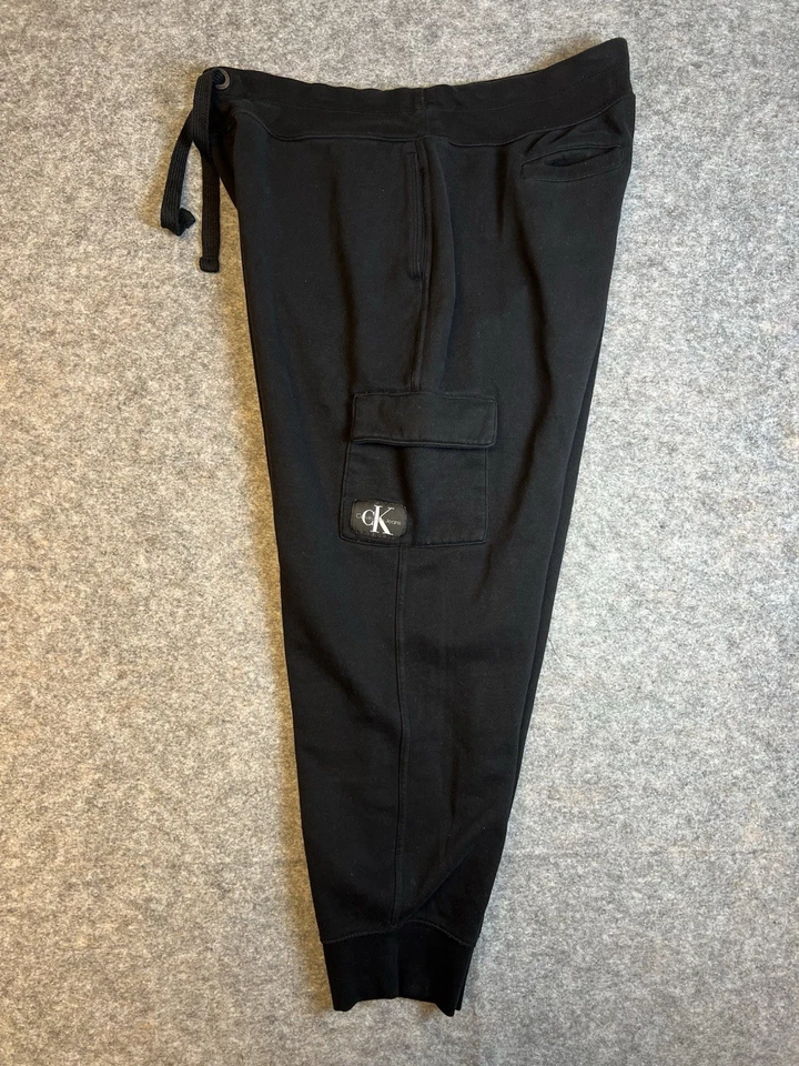 Pantalones cargo CALVIN KLEIN JEANS para hombre talla XL negros  Foto 3 de 4