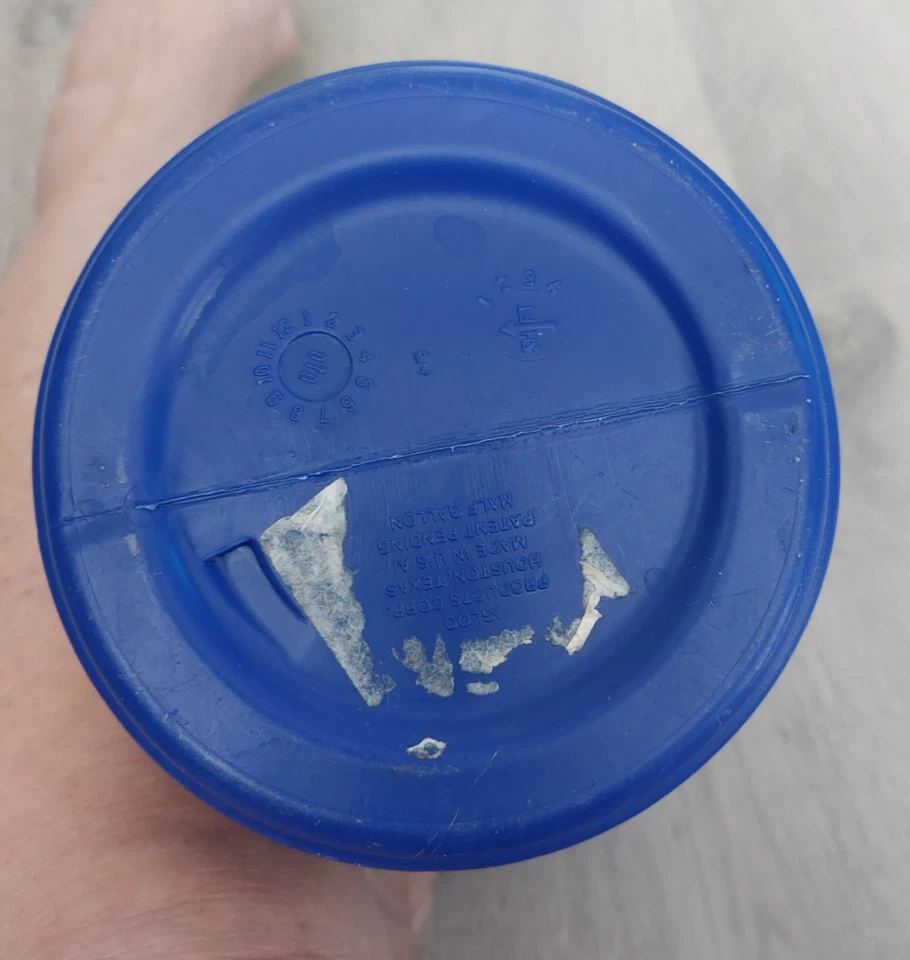 Botella de agua deportiva con mango azul blanco IGLOO de 1/2 medio galón Foto 3 de 3