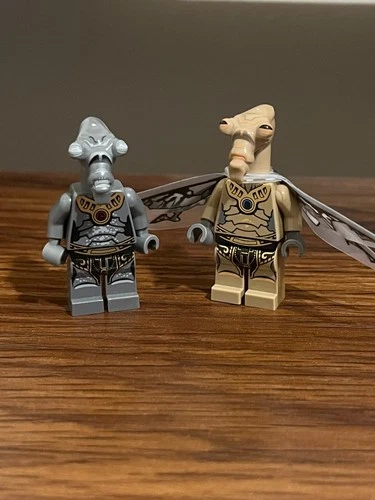 LEGO Star Wars Geonosian Warrior with Wings Gray and Tan Minifigure Bundle 7959
