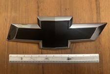 Oem Gm 22-26 Front Grille Emblem Fits Chevrolet Silverado 1500 Chrome Black Oem Gm 22-26 Front Grille Emblem Fits Chevrolet Silverado 1500 Chrome Black